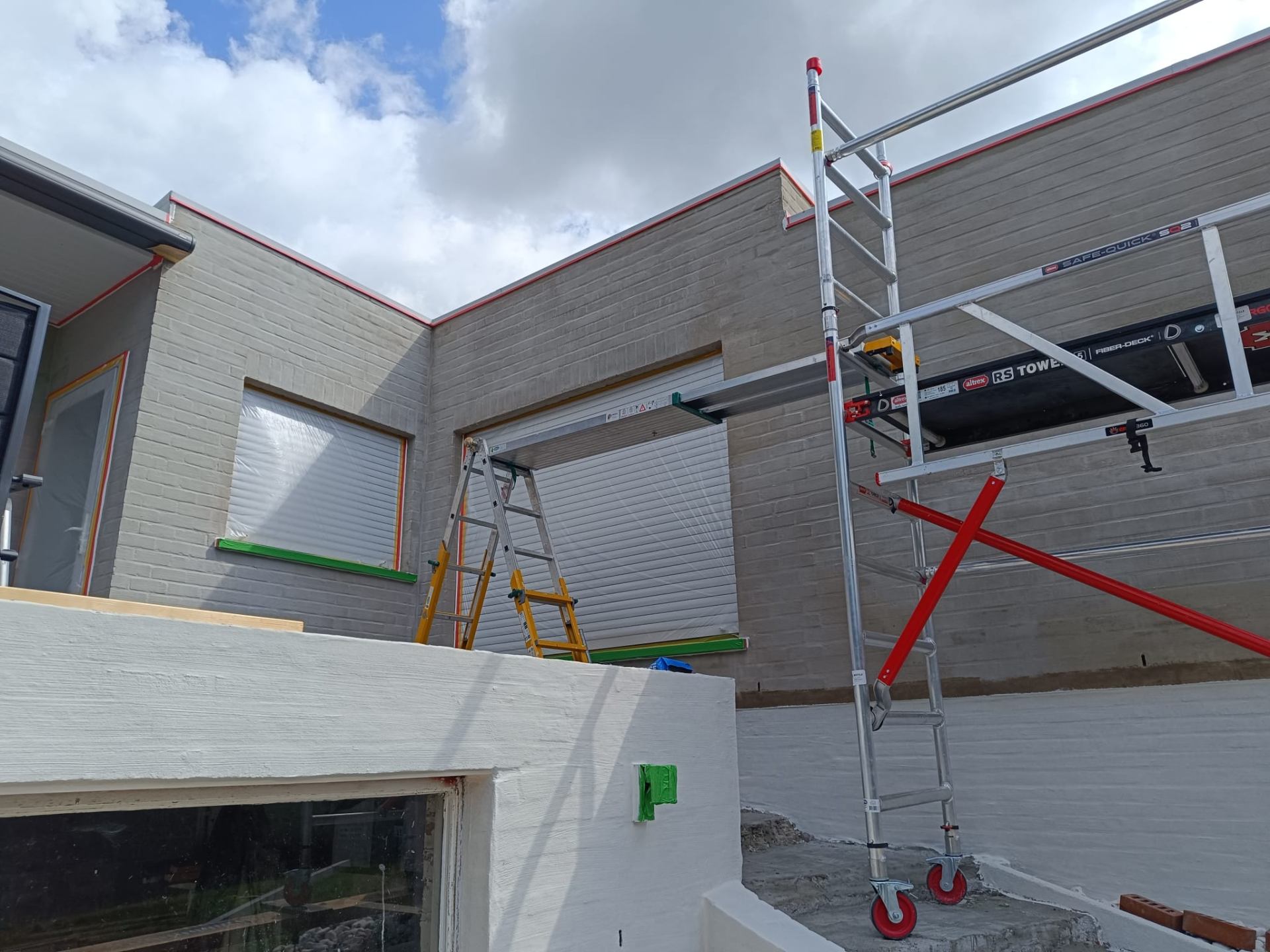 Gevel schilderwerk met stelling