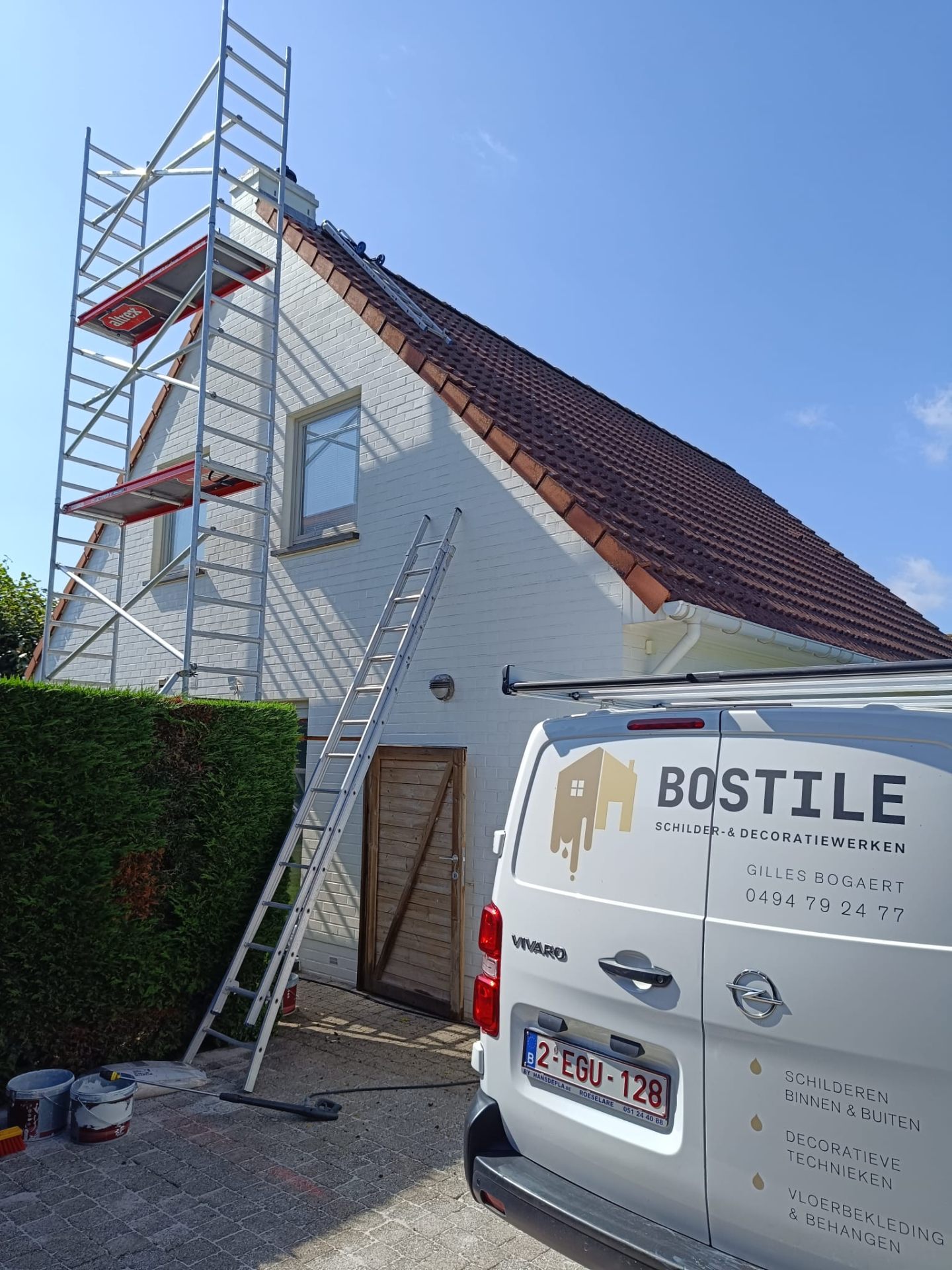 Woning met stelling voor schilderwerk